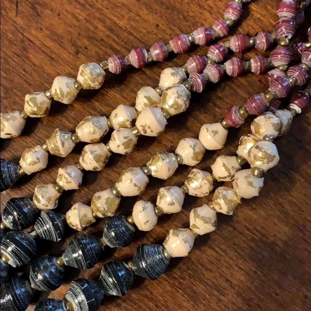 Multi-colored stranded necklace - Picture 2 of 2